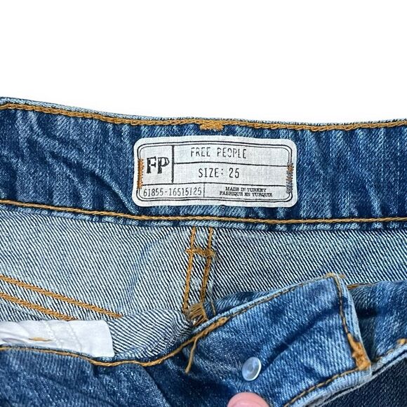 Free People Wild Rose Embroidered Distressed Denim Mini Skirt Womens Size 25 (2) - Picture 6 of 10